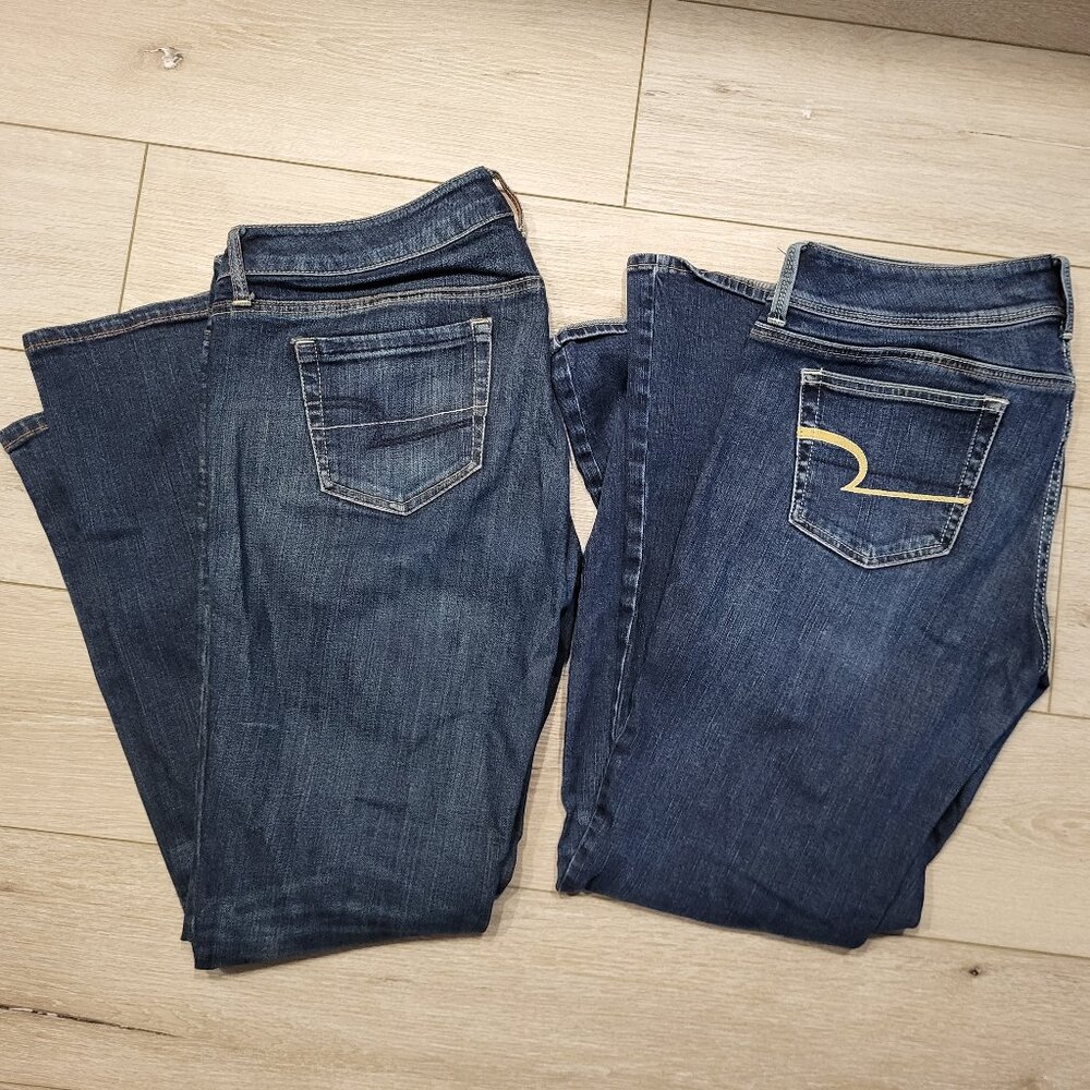 2 pairs women's American Eagle jeans